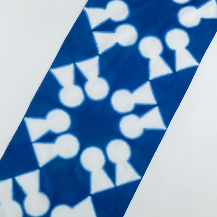 板締め絞り染め手ぬぐい　古墳｜ブルー